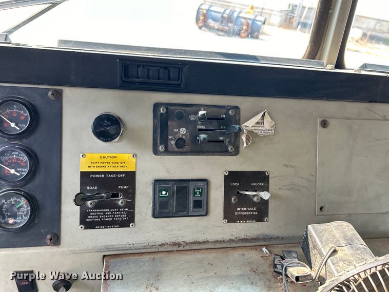 image for item EK5002 1990 Oshkosh water truck