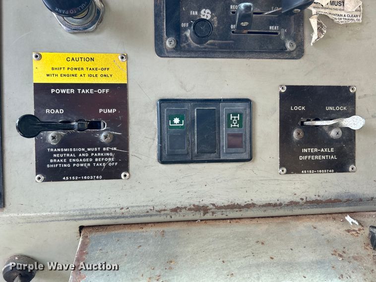 image for item EK5002 1990 Oshkosh water truck