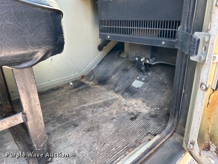 image for item EK5002 1990 Oshkosh water truck