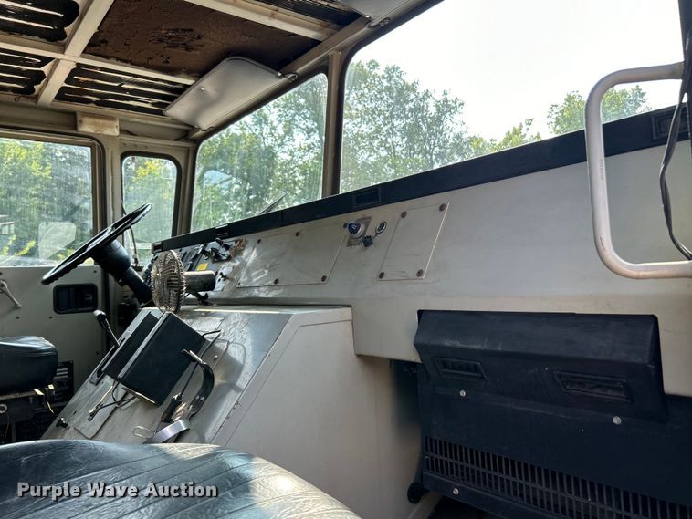 image for item EK5002 1990 Oshkosh water truck