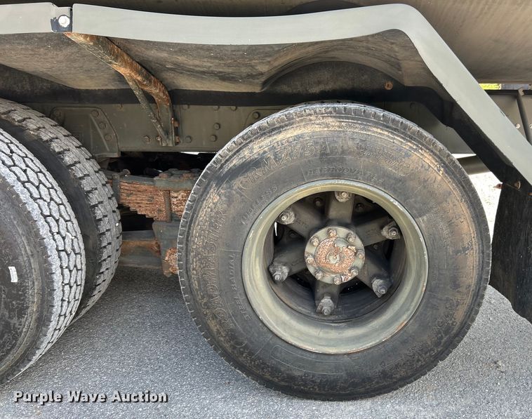 image for item EK5002 1990 Oshkosh water truck