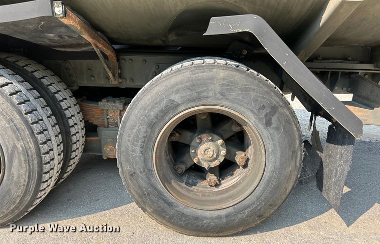 image for item EK5002 1990 Oshkosh water truck