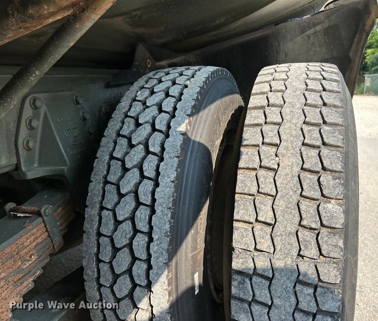 image for item EK5002 1990 Oshkosh water truck