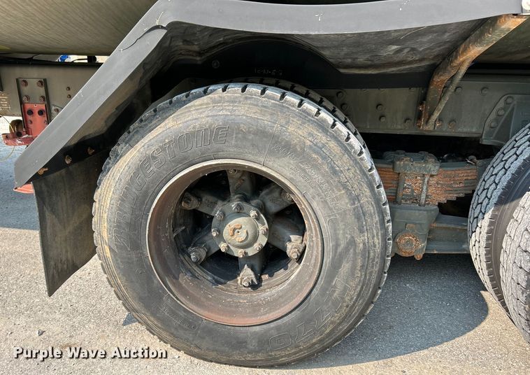 image for item EK5002 1990 Oshkosh water truck