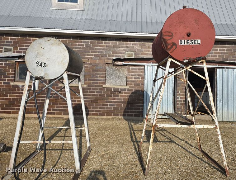 image for item EK6256 (2) fuel tanks