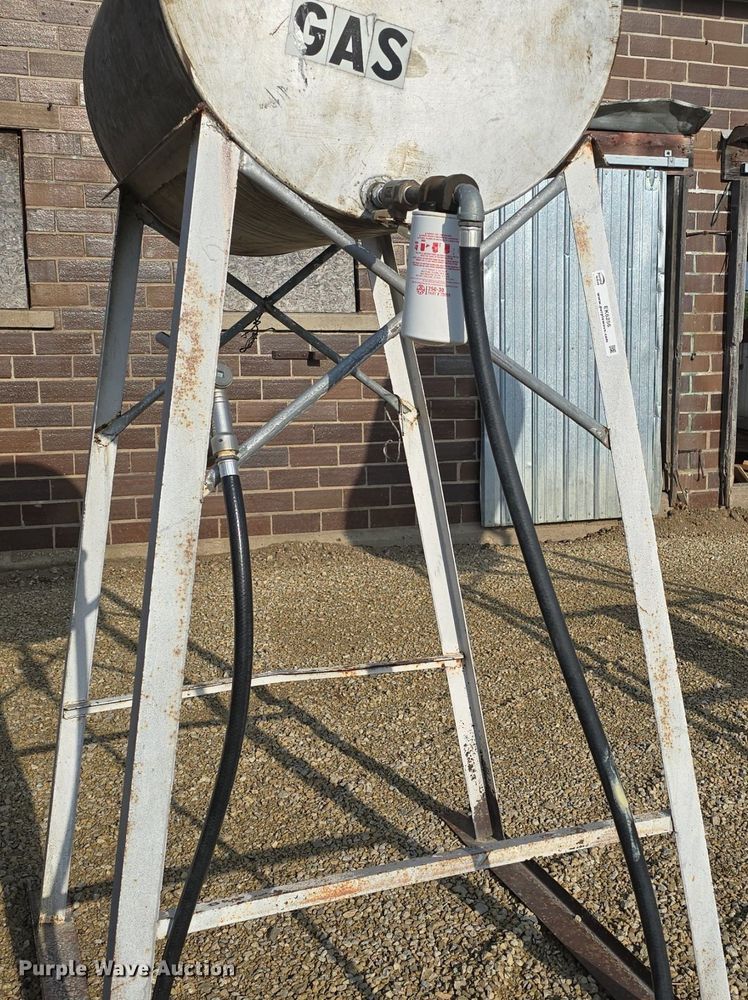 image for item EK6256 (2) fuel tanks