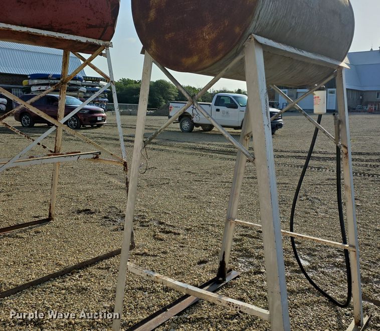 image for item EK6256 (2) fuel tanks