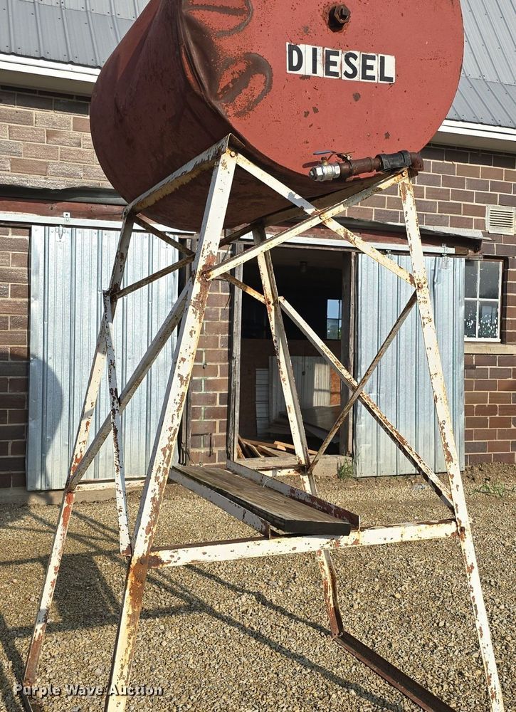 image for item EK6256 (2) fuel tanks