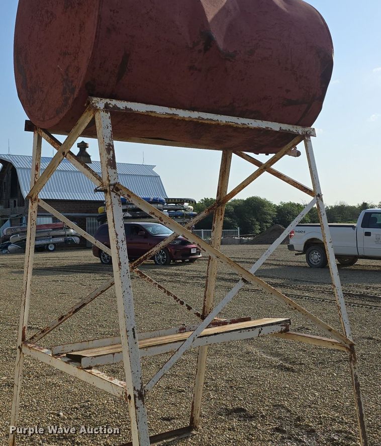 image for item EK6256 (2) fuel tanks