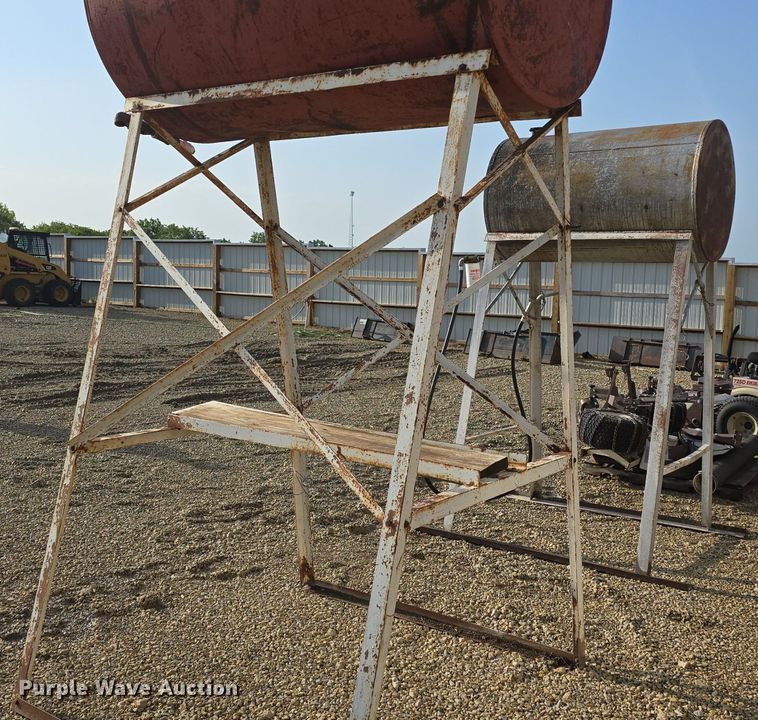 image for item EK6256 (2) fuel tanks