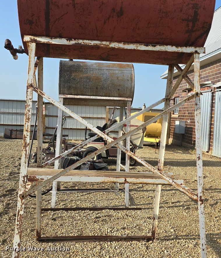 image for item EK6256 (2) fuel tanks