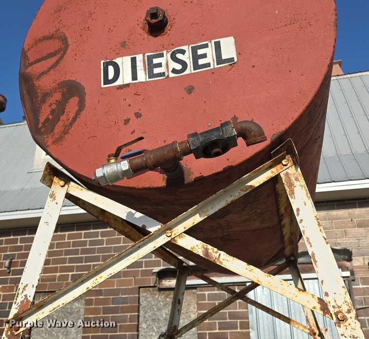 image for item EK6256 (2) fuel tanks