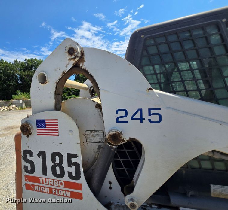 image for item EK6263 2002 Bobcat S185 skid steer loader