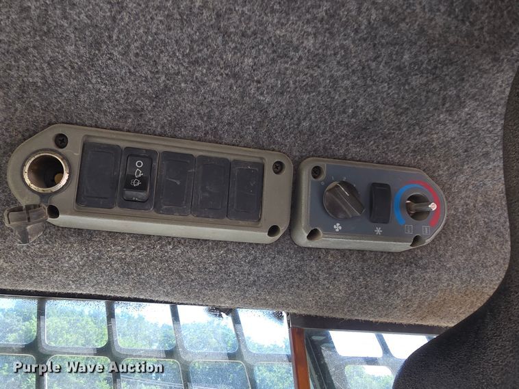 image for item EK6263 2002 Bobcat S185 skid steer loader