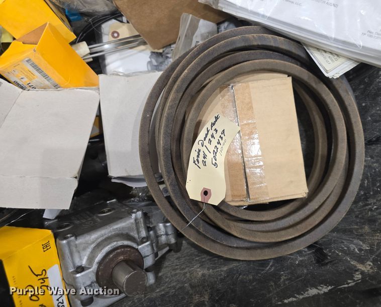 image for item EK6263 2002 Bobcat S185 skid steer loader