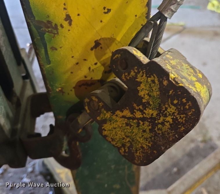 image for item EK6268 Sumner Z100 material lift