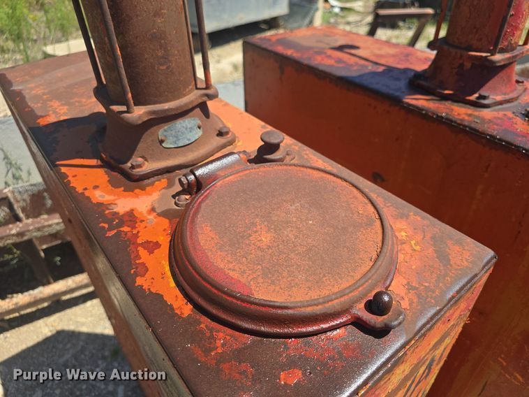 image for item EK6280 (2) oil tanks