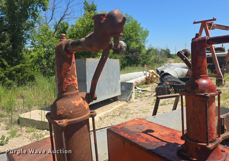 image for item EK6280 (2) oil tanks