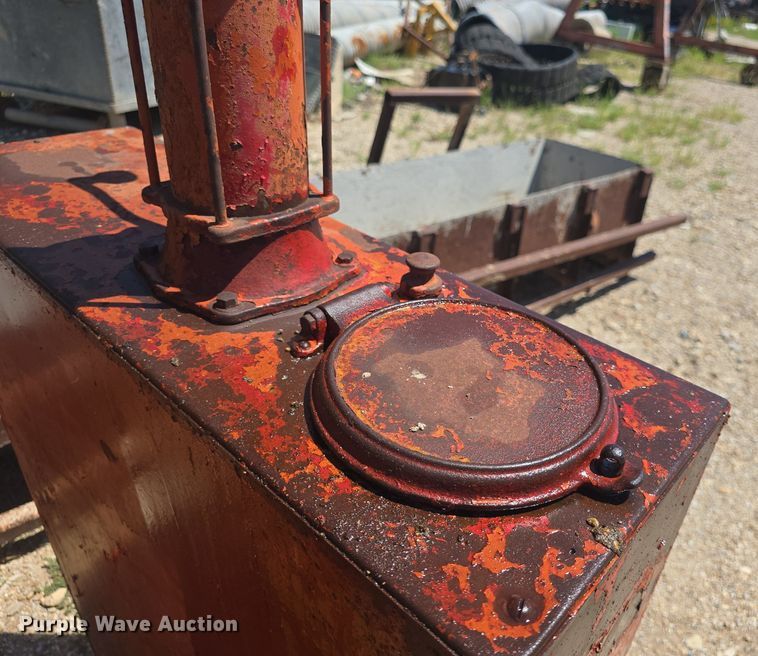 image for item EK6280 (2) oil tanks