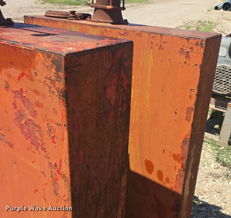 image for item EK6280 (2) oil tanks