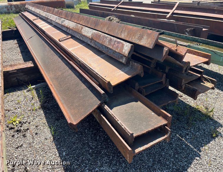 image for item EK8905 Approximately 17 steel I-beams
