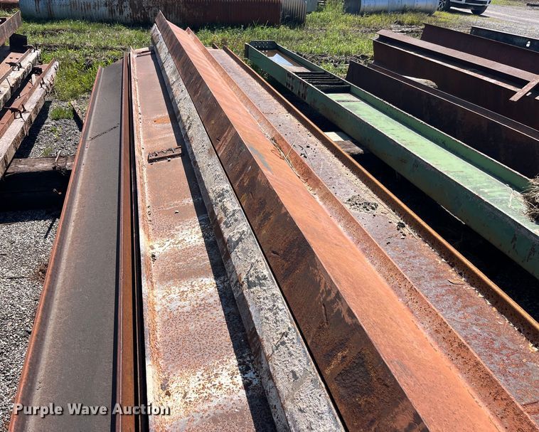 image for item EK8905 Approximately 17 steel I-beams