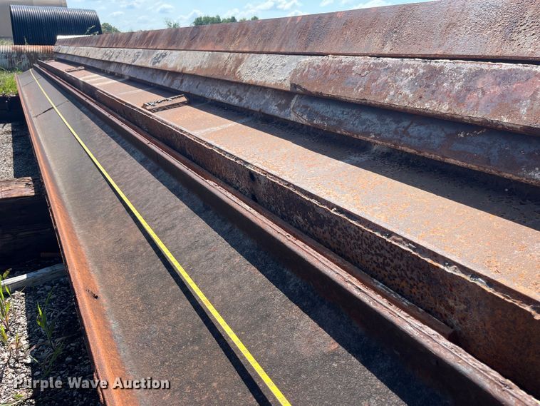 image for item EK8905 Approximately 17 steel I-beams