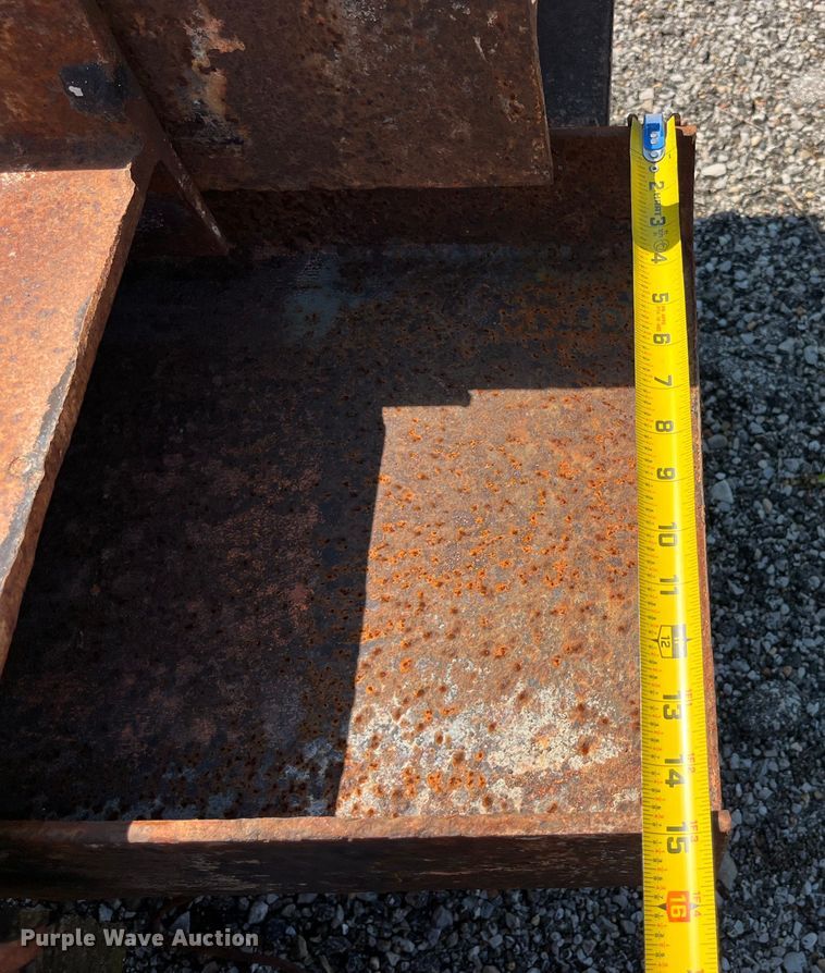 image for item EK8906 Approximately 7 steel I-beams