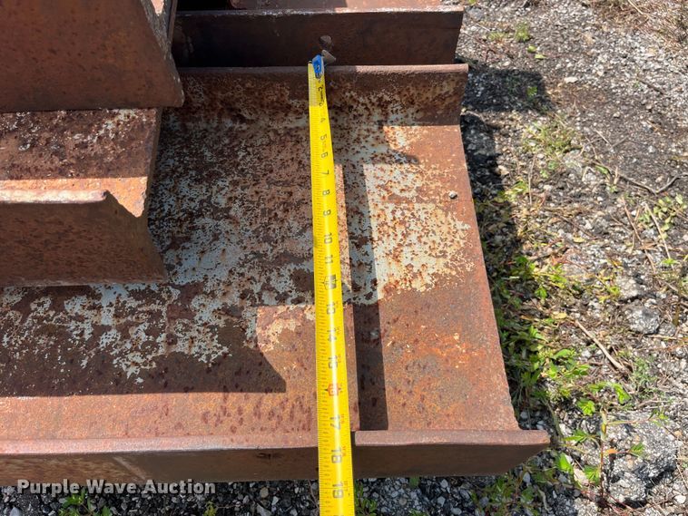image for item EK8911 Approximately 7 steel I-beams