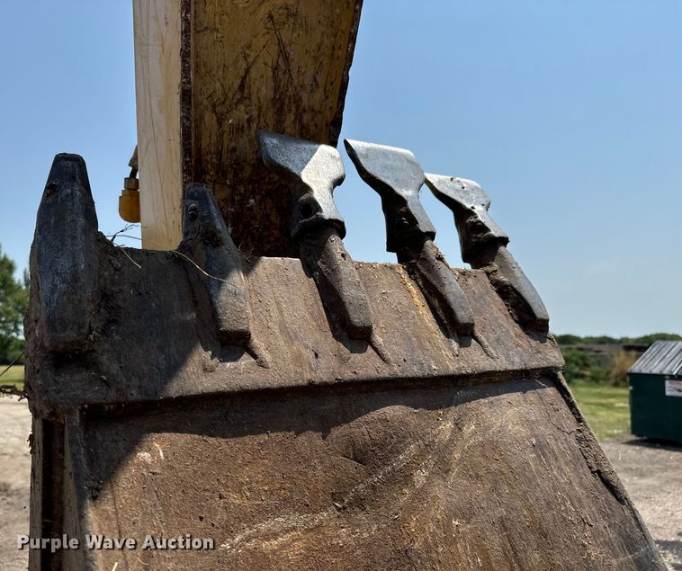 image for item LF9874 2001 Caterpillar  420D backhoe