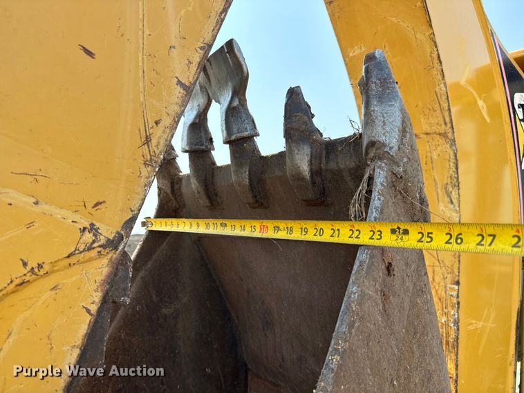 image for item LF9874 2001 Caterpillar  420D backhoe