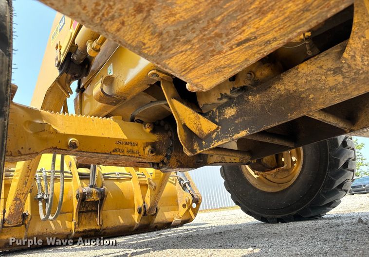 image for item LF9874 2001 Caterpillar  420D backhoe