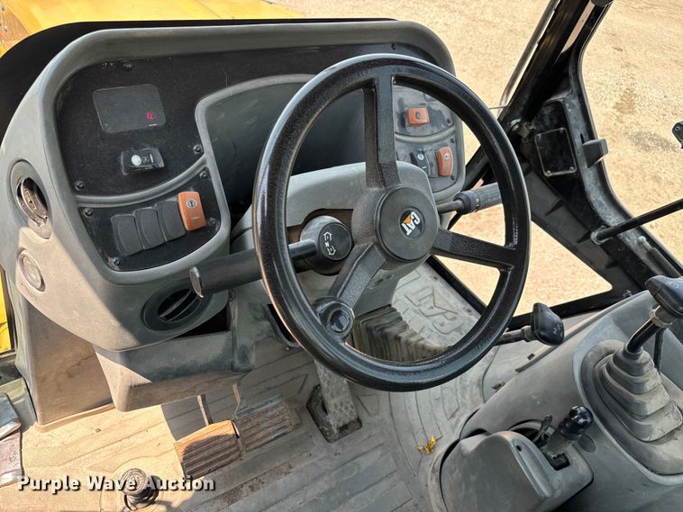 image for item LF9874 2001 Caterpillar  420D backhoe