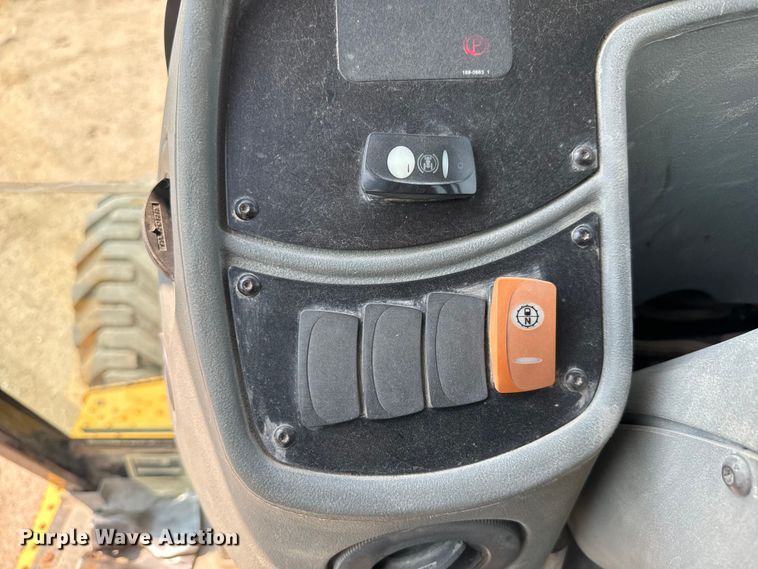 image for item LF9874 2001 Caterpillar  420D backhoe