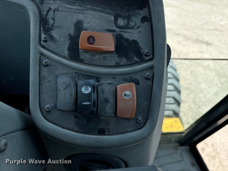 image for item LF9874 2001 Caterpillar  420D backhoe