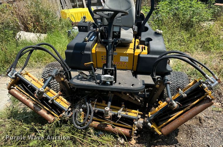 image for item LF9877 2011 Hustler  7700 reel mower