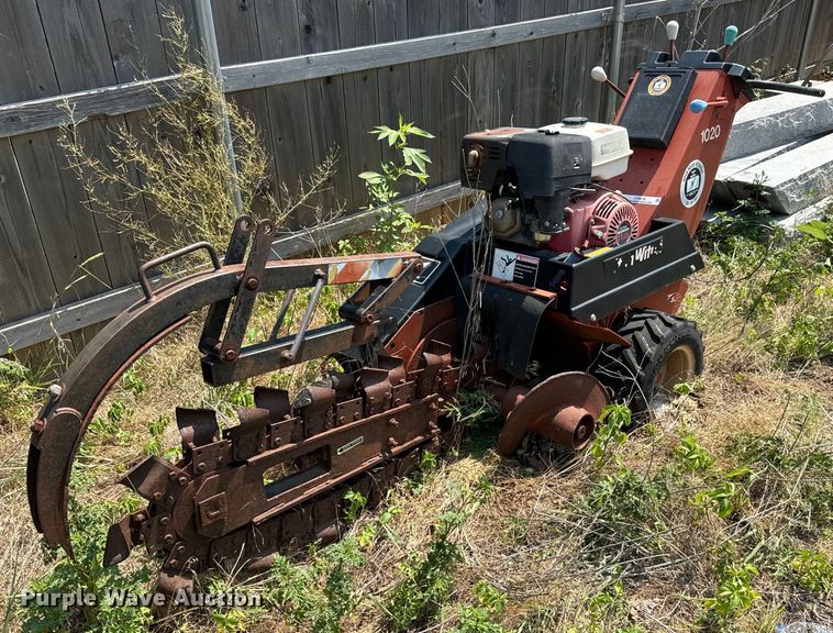 image for item LF9879 Ditch Witch 1020 trencher