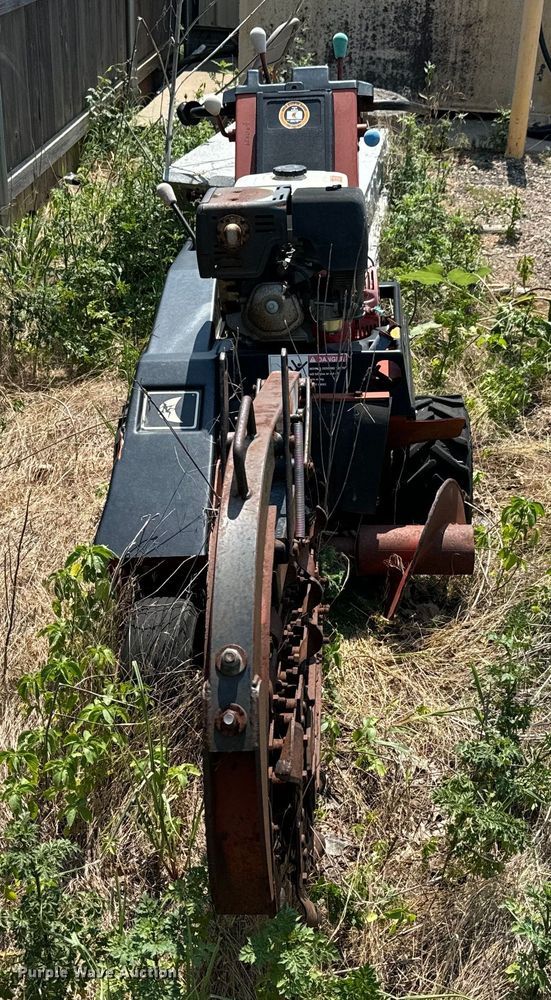 image for item LF9879 Ditch Witch 1020 trencher