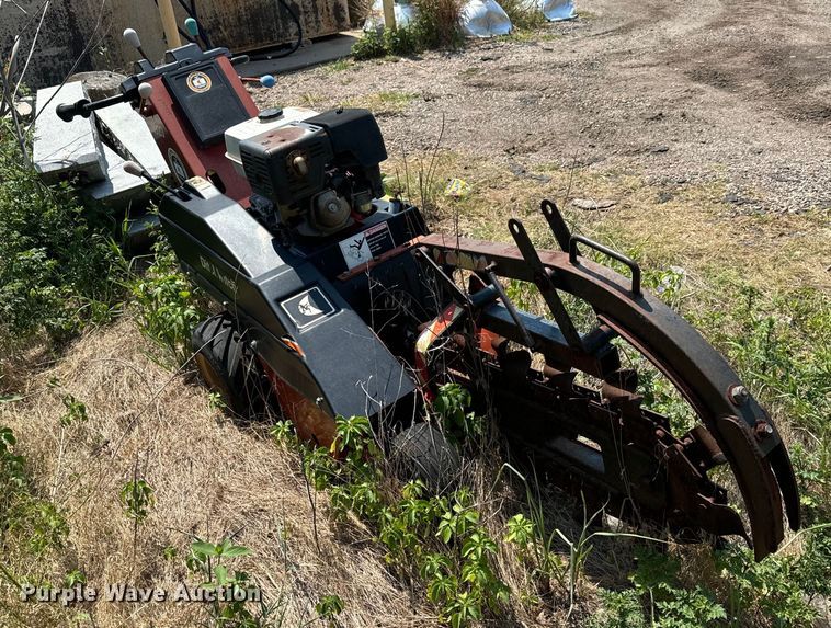 image for item LF9879 Ditch Witch 1020 trencher