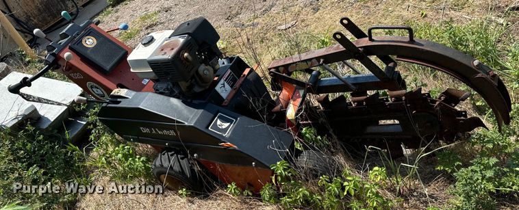 image for item LF9879 Ditch Witch 1020 trencher