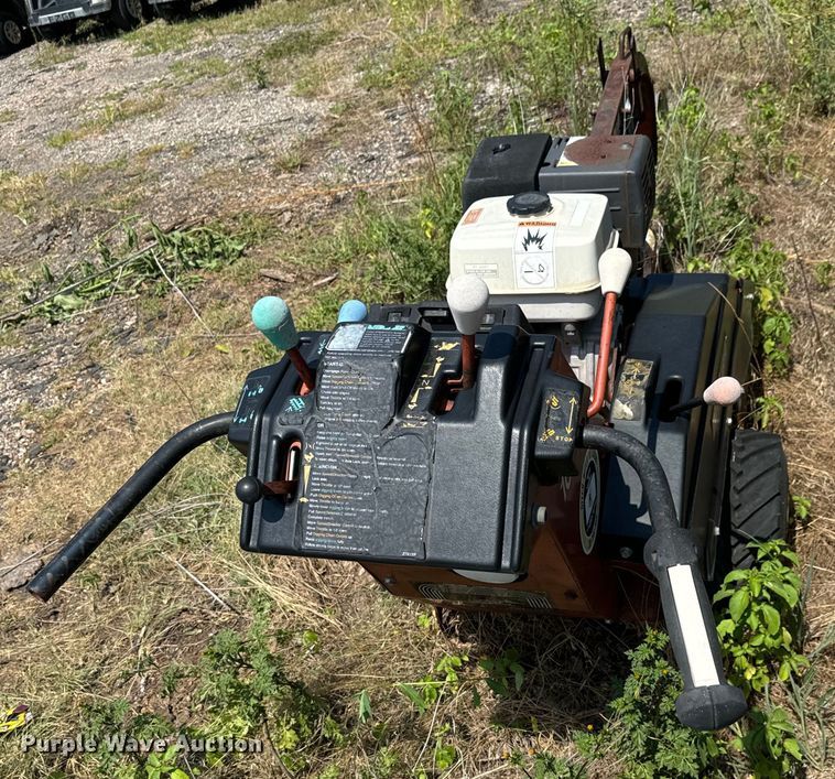 image for item LF9879 Ditch Witch 1020 trencher