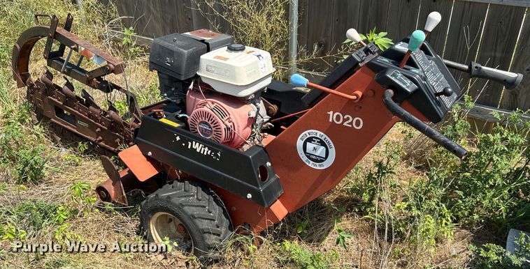 image for item LF9879 Ditch Witch 1020 trencher