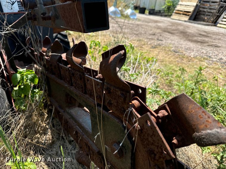 image for item LF9879 Ditch Witch 1020 trencher