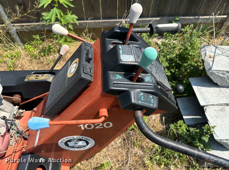 image for item LF9879 Ditch Witch 1020 trencher