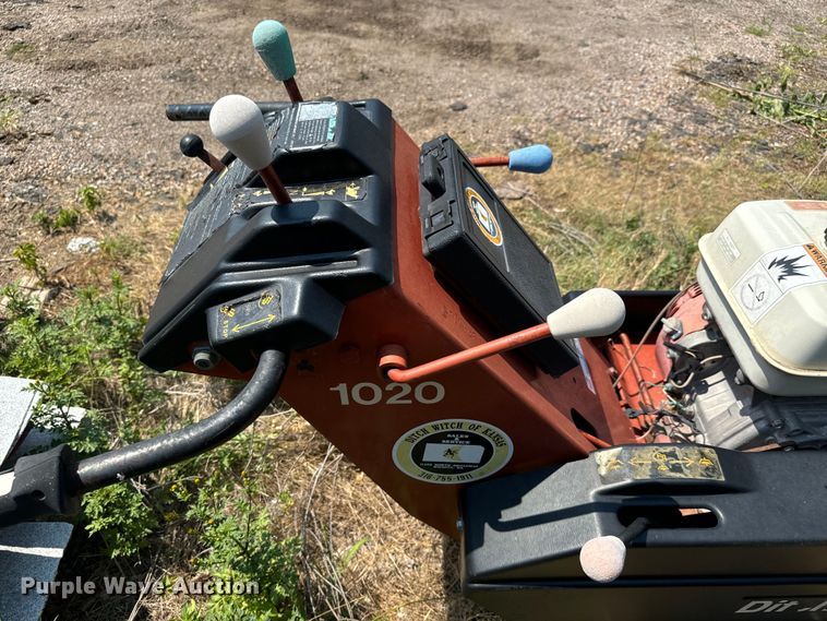 image for item LF9879 Ditch Witch 1020 trencher