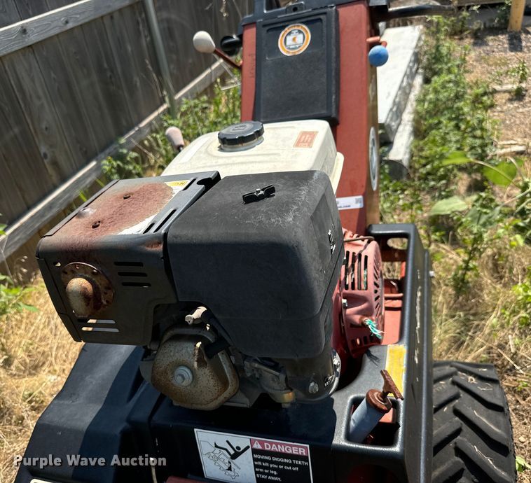 image for item LF9879 Ditch Witch 1020 trencher