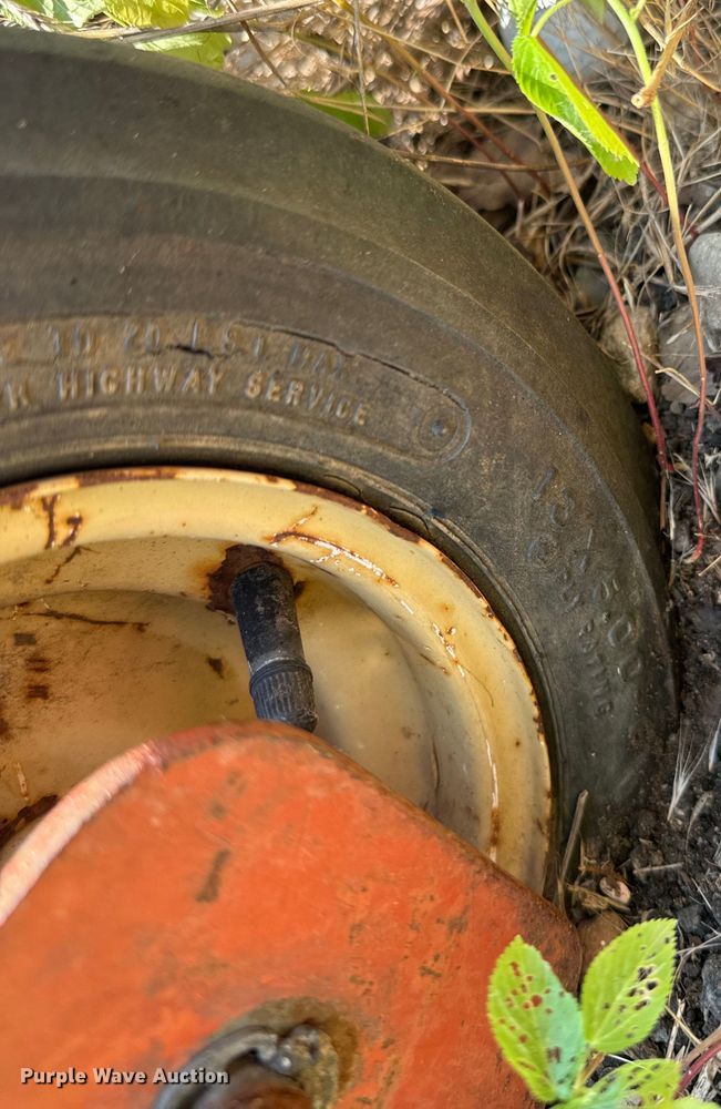 image for item LF9879 Ditch Witch 1020 trencher