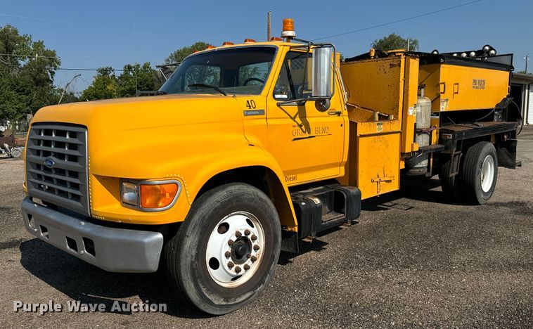 image for item LF9883 1995 Ford F800 pothole patcher truck