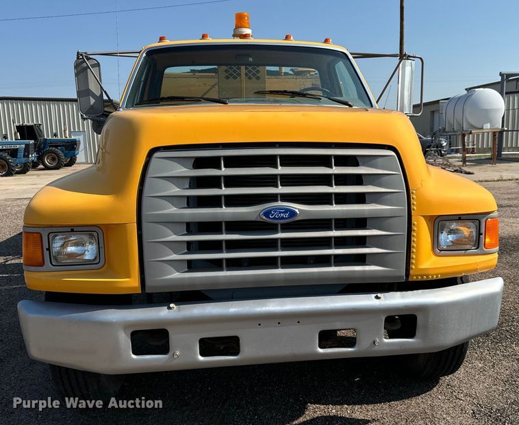 image for item LF9883 1995 Ford F800 pothole patcher truck