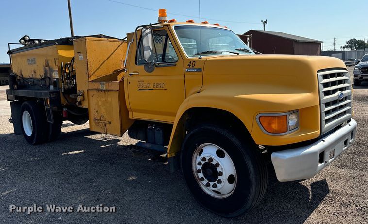 image for item LF9883 1995 Ford F800 pothole patcher truck